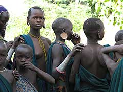 Les Surmas de la vallée de l'Omo