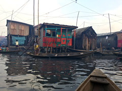 Makoko, un bidonville sur l’eau en plein centre de Lagos