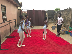 Une école de ballet gratuite au Nigeria