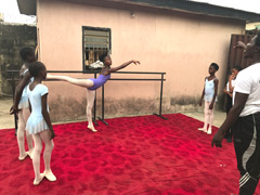 Une école de ballet gratuite au Nigeria
