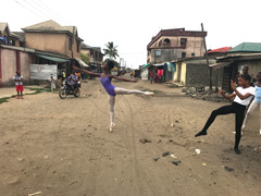 Une école de ballet gratuite au Nigeria