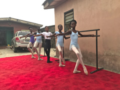 Une école de ballet gratuite au Nigeria